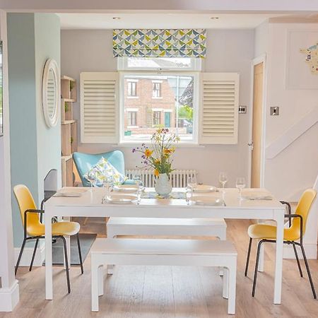 Modern 3-Bed House On Tarporley High Street Villa Dış mekan fotoğraf