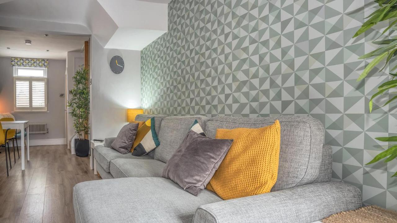 Modern 3-Bed House On Tarporley High Street Villa Dış mekan fotoğraf